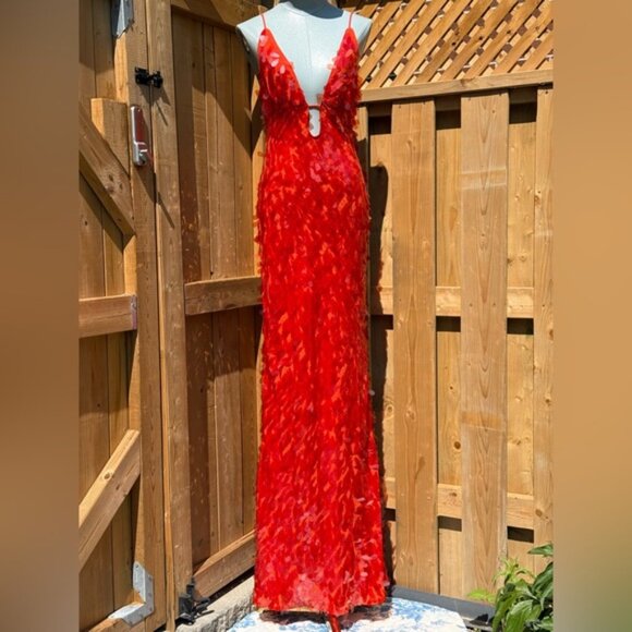 🆕 MISHA COLLECTION 🧿 NWOT Red Sapphire Sequins Maxi Dress, Sz M US 6 - Picture 3 of 14